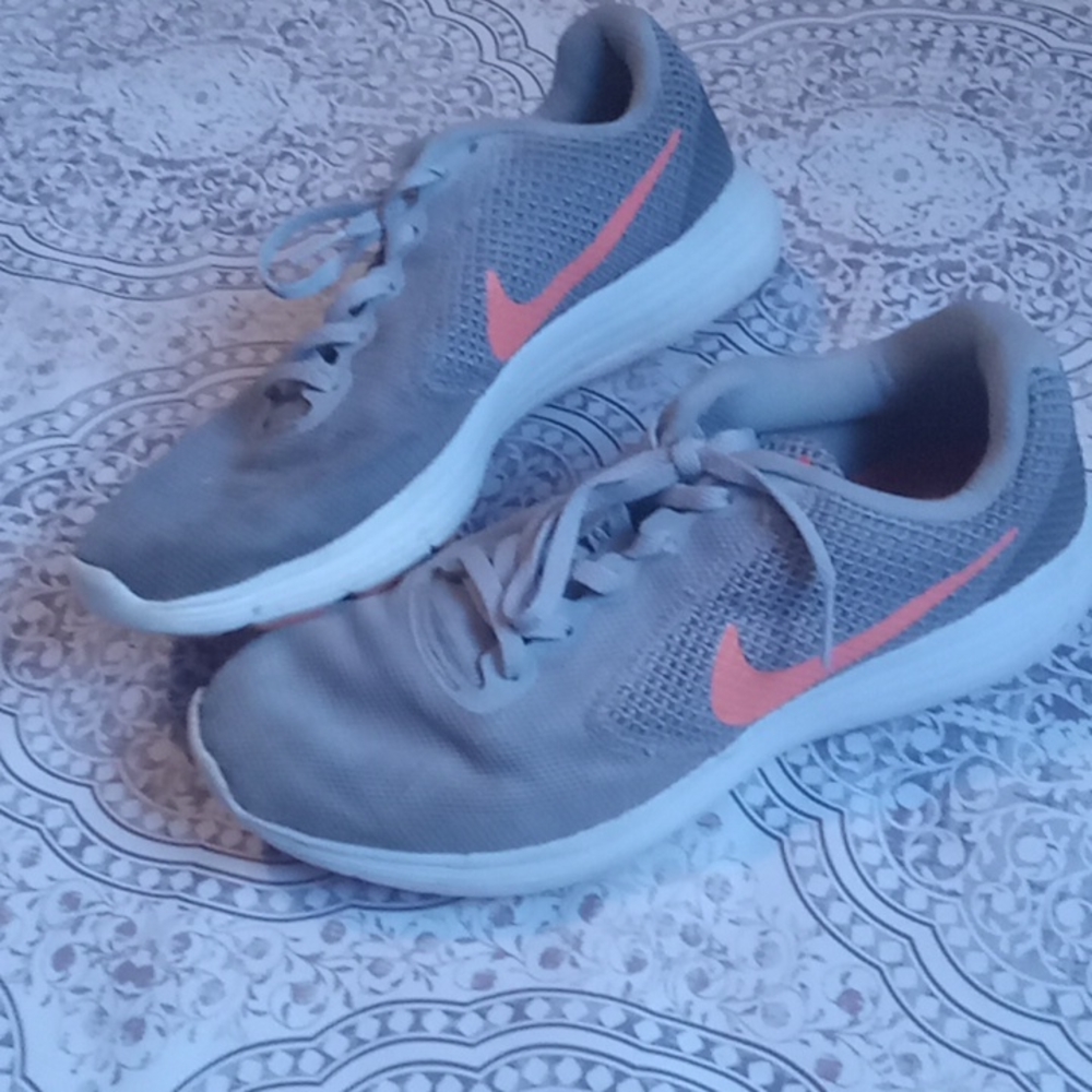 women's Nike shoes - Picture 1 of 1